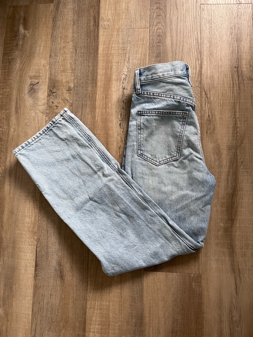 Denim Forum light wash jeans - Picture 3 of 3